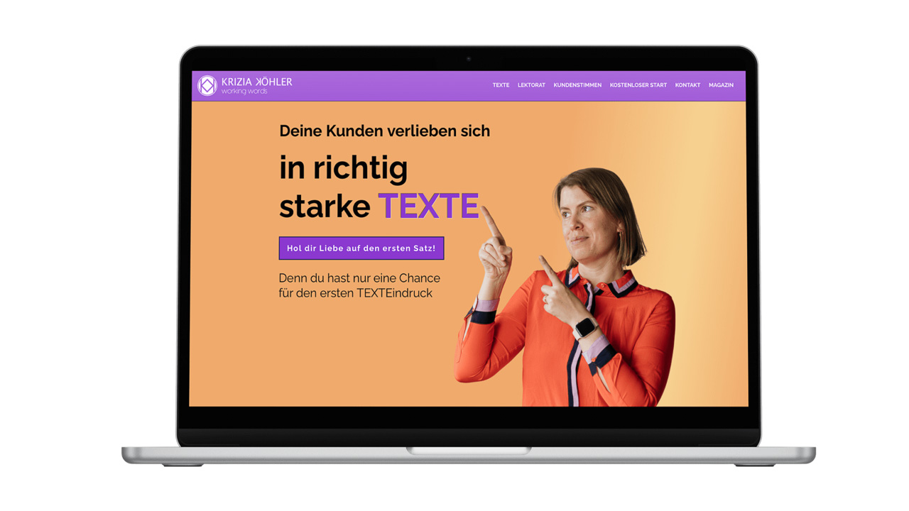 Mockup-Beispiel-Website-3-mobil Das Bild zeigt eine Frau die auf einen Text, der schräg rechts neben ihr steht. Das Bild ist ein Beispiel, wie authentische Businessfotos auf einer Website aussehen.