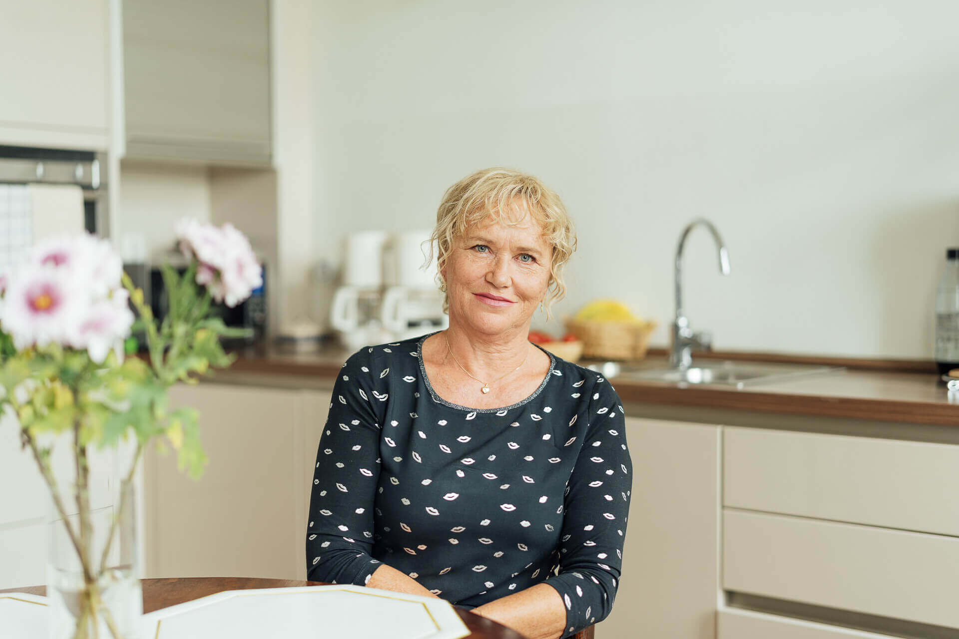 businessfoto-haeusliche-betreuung-portrait-mitarbeiterin Businessportrait einer Mitarbeiterin aus der häuslichen Betreuung in Hamburg